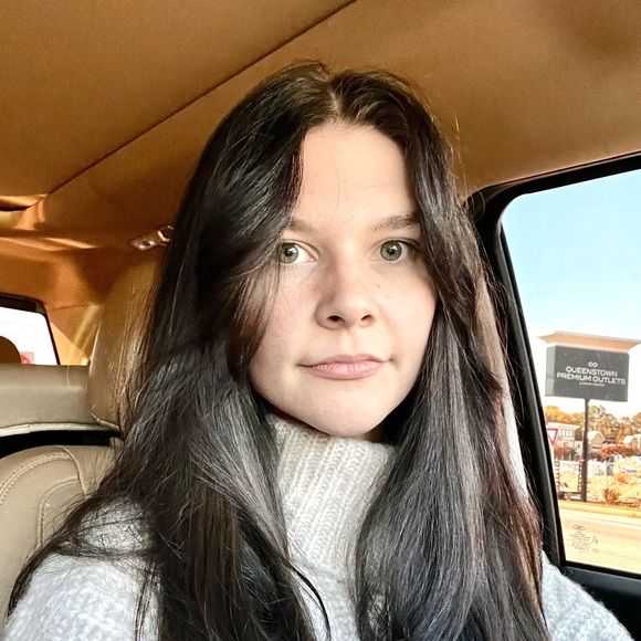 Meet your Posher, Taylor - Picture 1 of 1